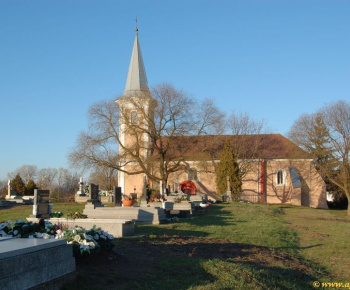Krásy našej obce / Farský kostol Panny Márie Karmelskej - foto